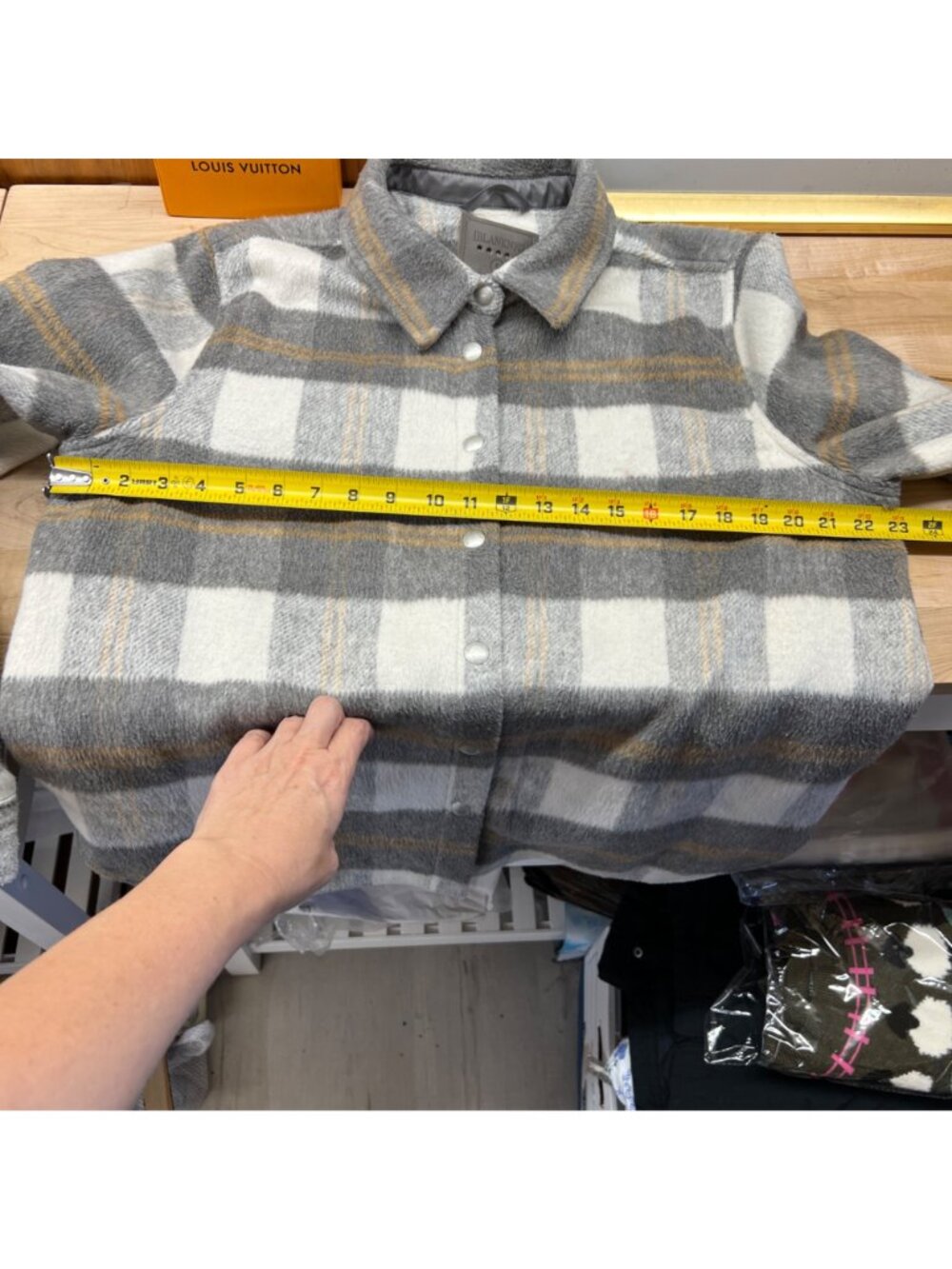 Blanknyc Plaid Shacket Jacket Gray Tan White Large Fleece Oversized Shirt Coat - Picture 10 of 14
